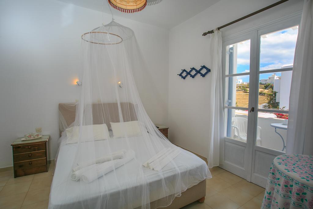 Paros Rita Studios Piso Livadi Chambre photo